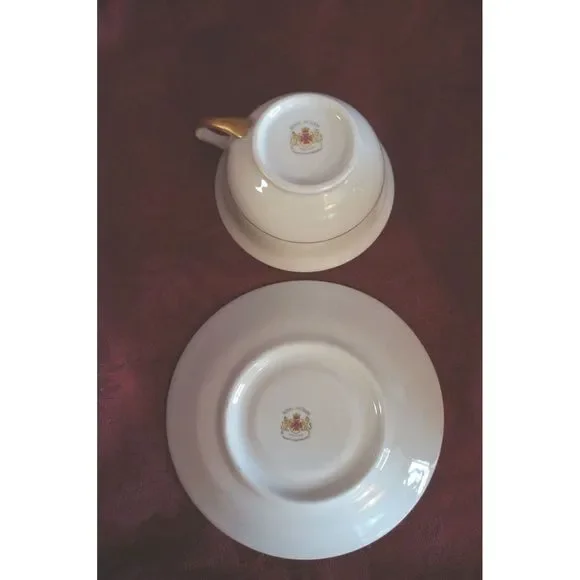 VTG. ROYAL JACKSON 64 PC. FLORAL PATTERNED DINNERWARE